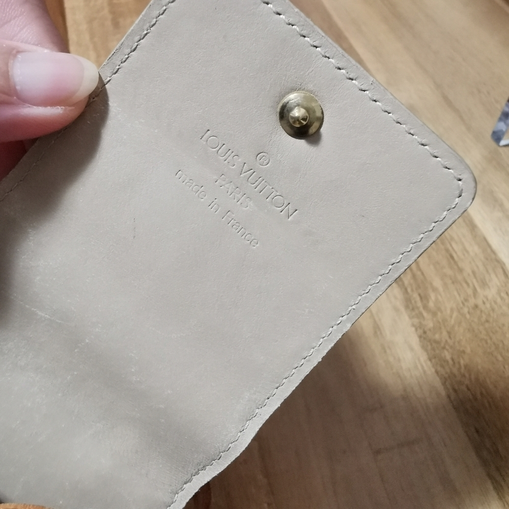 Louis Vuitton Vernis Leather in Yellow Beige Monogram Holder - Picture 5 of 14
